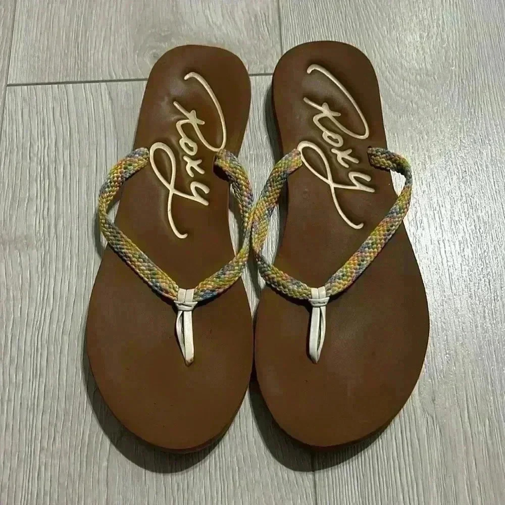Roxy flip flops size 8